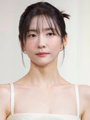 Park Ji-hyun - Biography