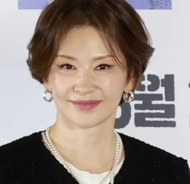 Lee Mi-sook Biography: Height, Ethnicity, Age, Net Worth, Husband, Movies, Awards, Parents, Children
