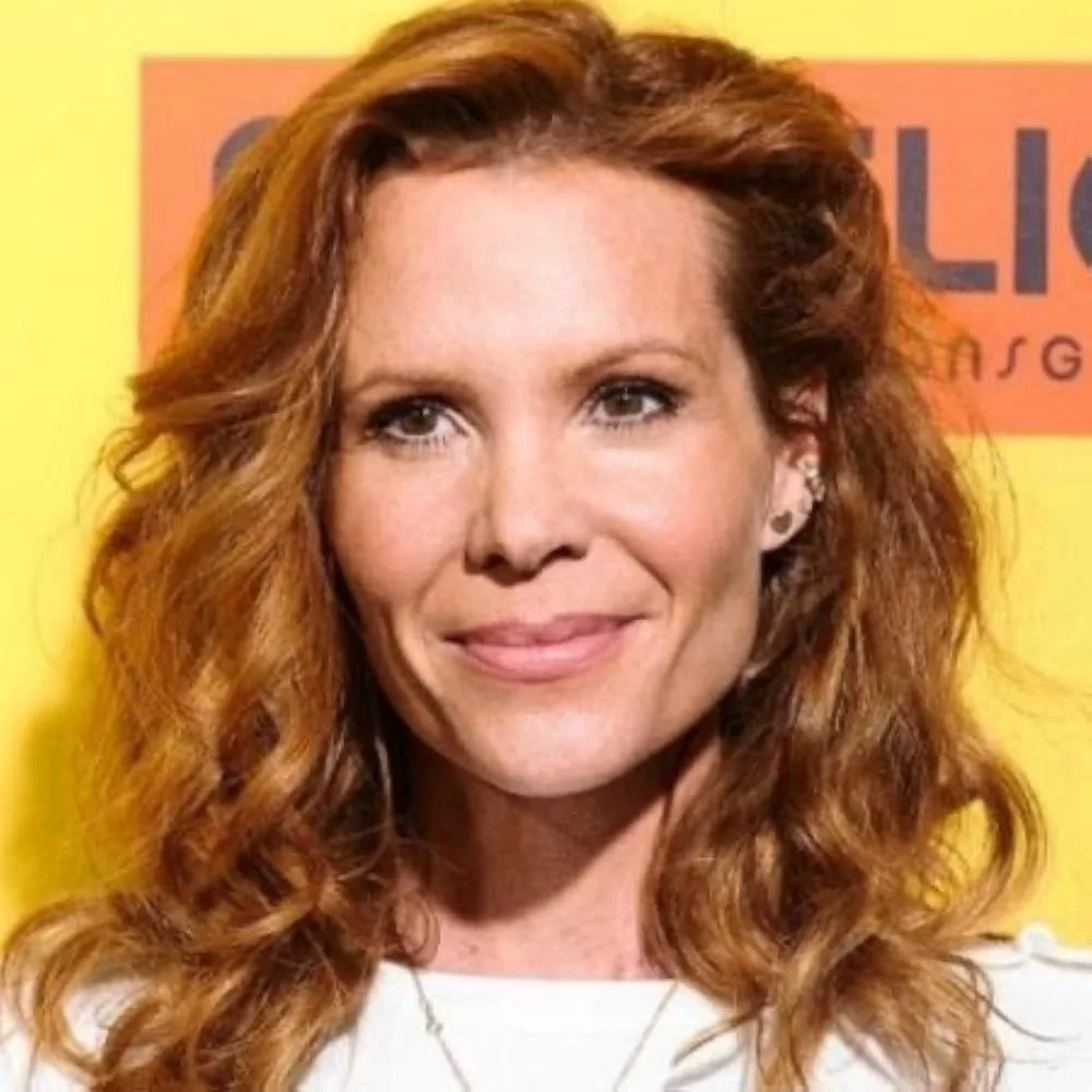 Robyn Lively - Biography