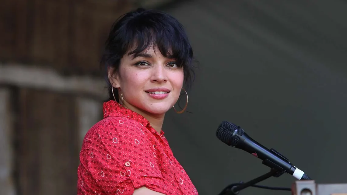 Norah Jones Bio: Songs, Husband, Age, Net Worth, Parents, Kids, Albums, Height, Ethnicity