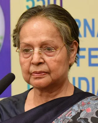 Raakhee Gulzar - Biography