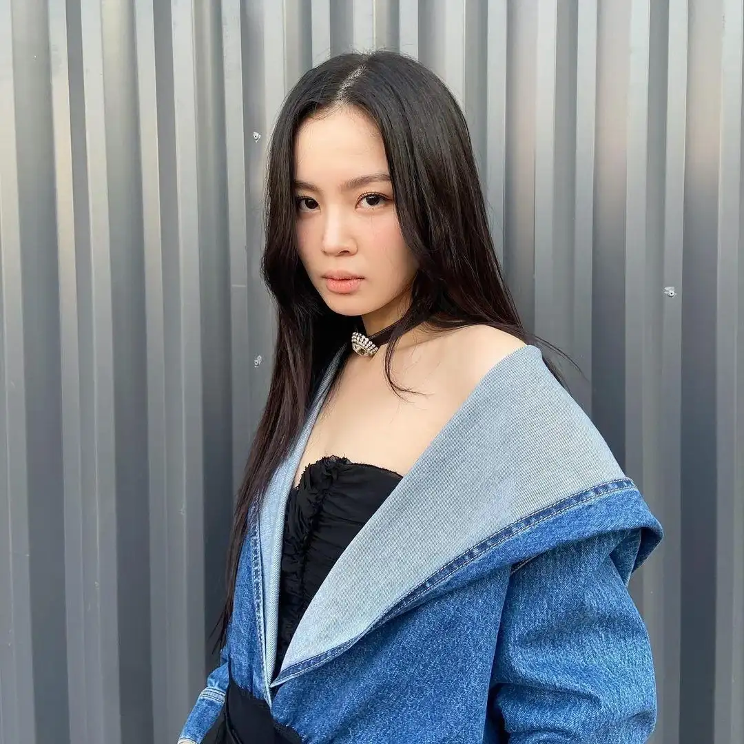 Lee Hi - Biography