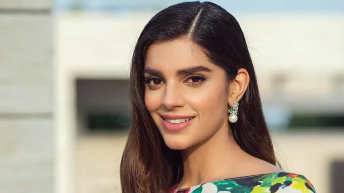 Sanam Saeed Biography: Siblings, Age, Parents, Net Worth, Height, Husband, Movies, Awards