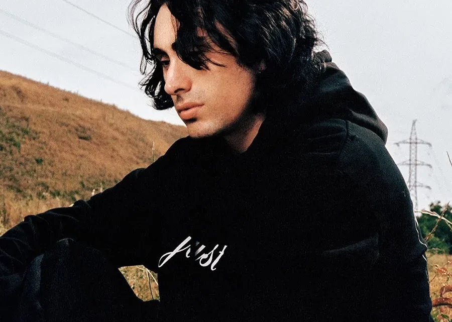 Depresión Sonora Biography: Girlfriend Age, Children, Parents, Net Worth, Height, Awards, YouTube