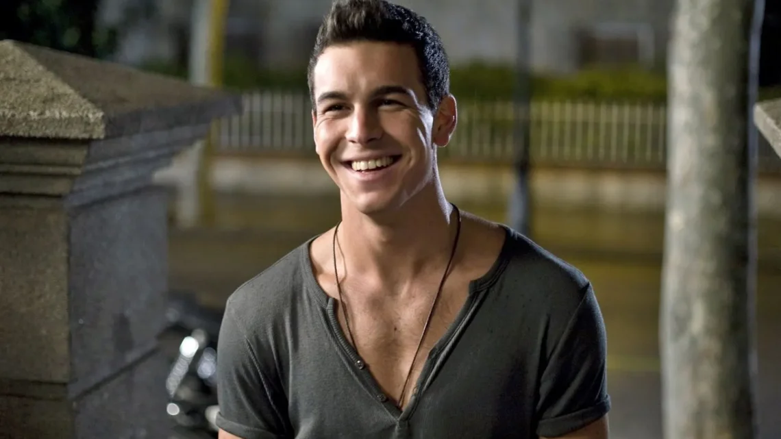 Mario Casas Biography: Age, Net Worth, Career, Movies & TV Shows, Height, Wife, Instagram