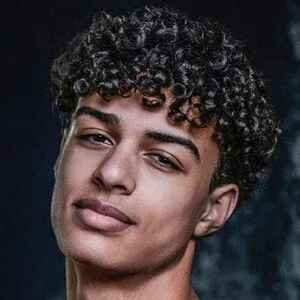 Amin Davis - Biography