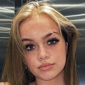 Presley Walker (TikTok Star) Biography: Siblings, YouTube, Net Worth, Age, Height, Ethnicity, Boyfriend