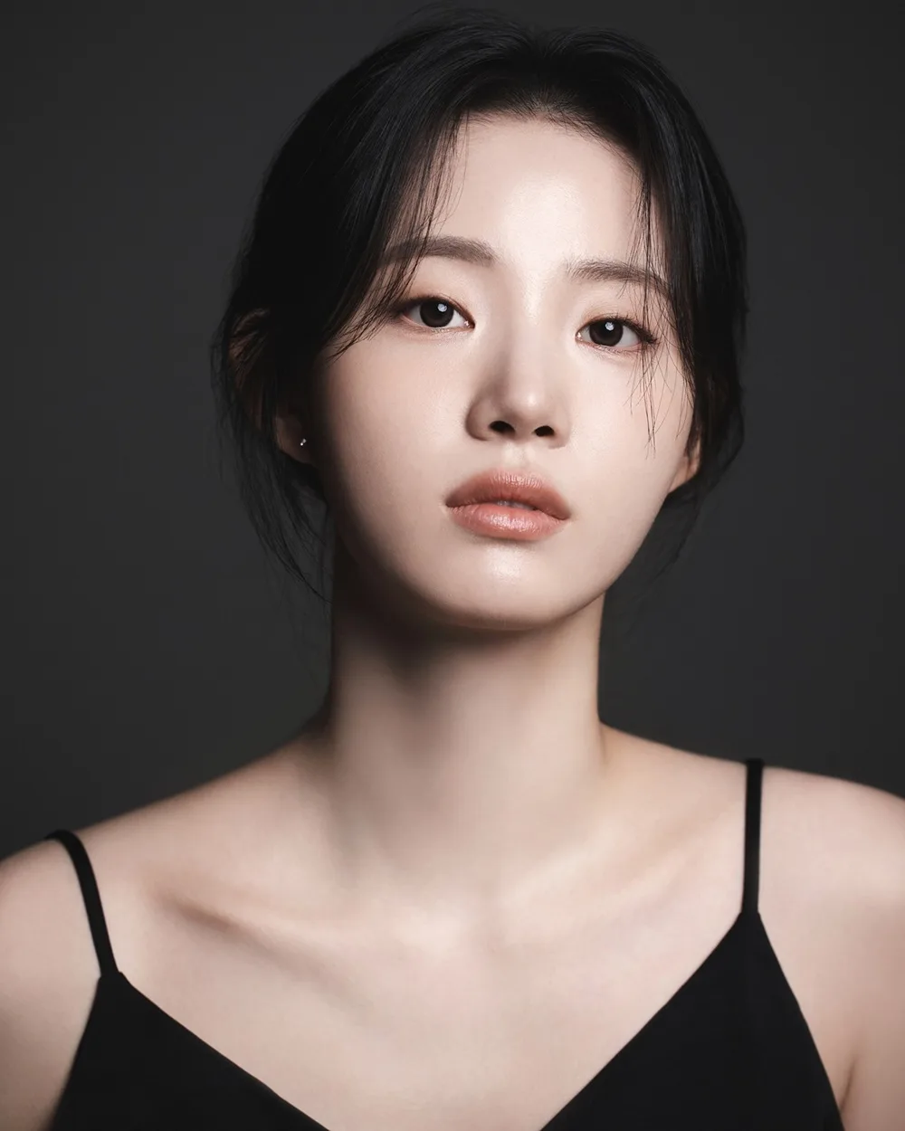 Shin Si-ah - Biography