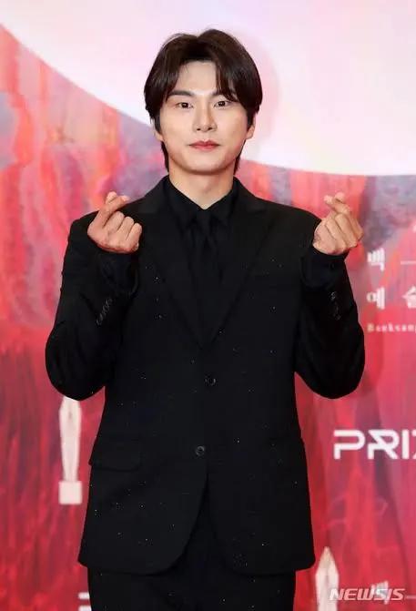 Lee Yi-kyung - Biography