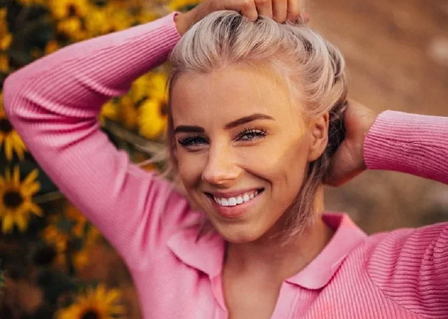 Jane Williamson Biography: Age, Net Worth, Siblings, Husband, YouTube, Family, Wikipedia, Instagram