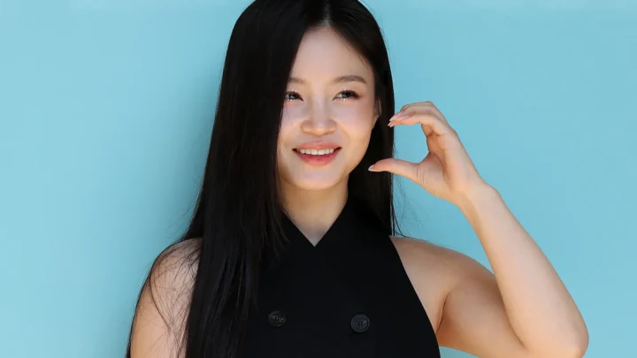 Lee Hi Biography: Age, Net Worth, Height, Parents, Height, Songs & Albums, Awards, Boyfriend