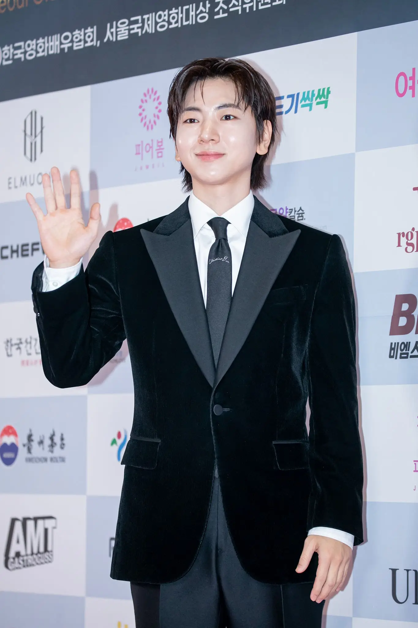 Lee Joo-seung - Biography