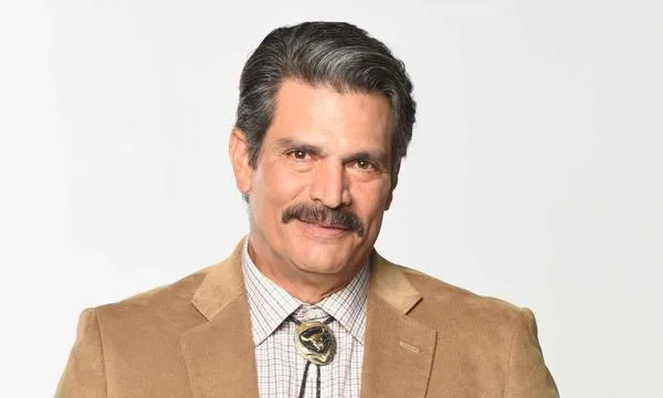 Roberto Mateos Biography: Wife, Movies, Age, Net Worth, Children, Height, Parents