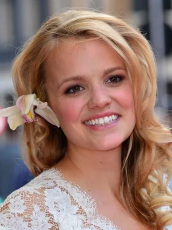 Laura Aikman - Biography