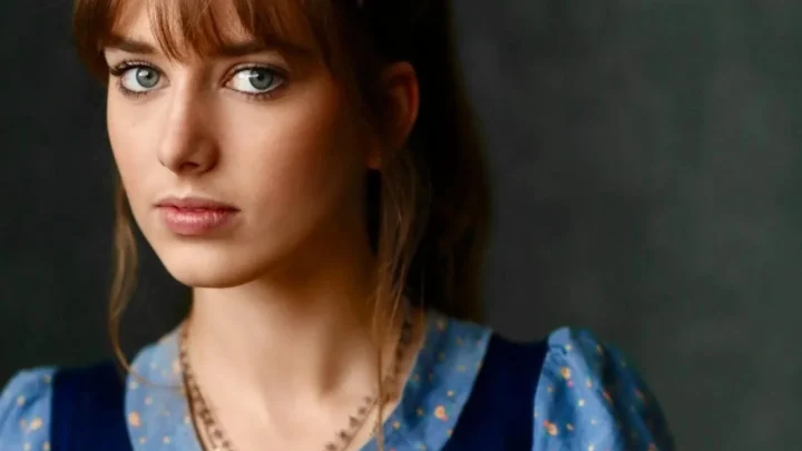 Zoe Brough Biography: Age, Parents, Net Worth, Height, Movies & TV Shows, Spouse, Instagram