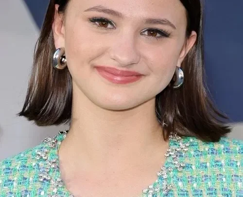 Ava Russo Biography: Age, Parents, Siblings, Net Worth, Height, Movies & TV Shows