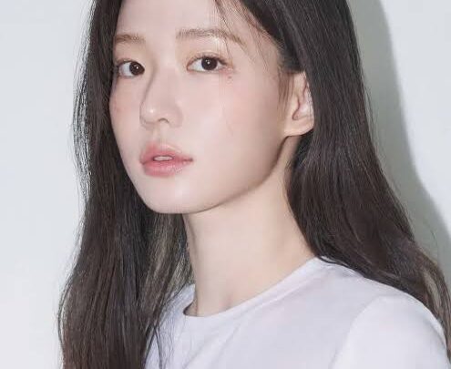 Choi Yoon-ji Biography: Net Worth, Awards, Movies, Boyfriend, Height, Age, Ethnicity, Instagram