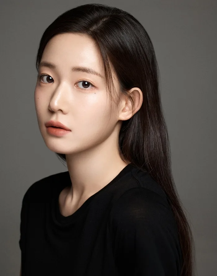 Choi Yoon-ji - Biography