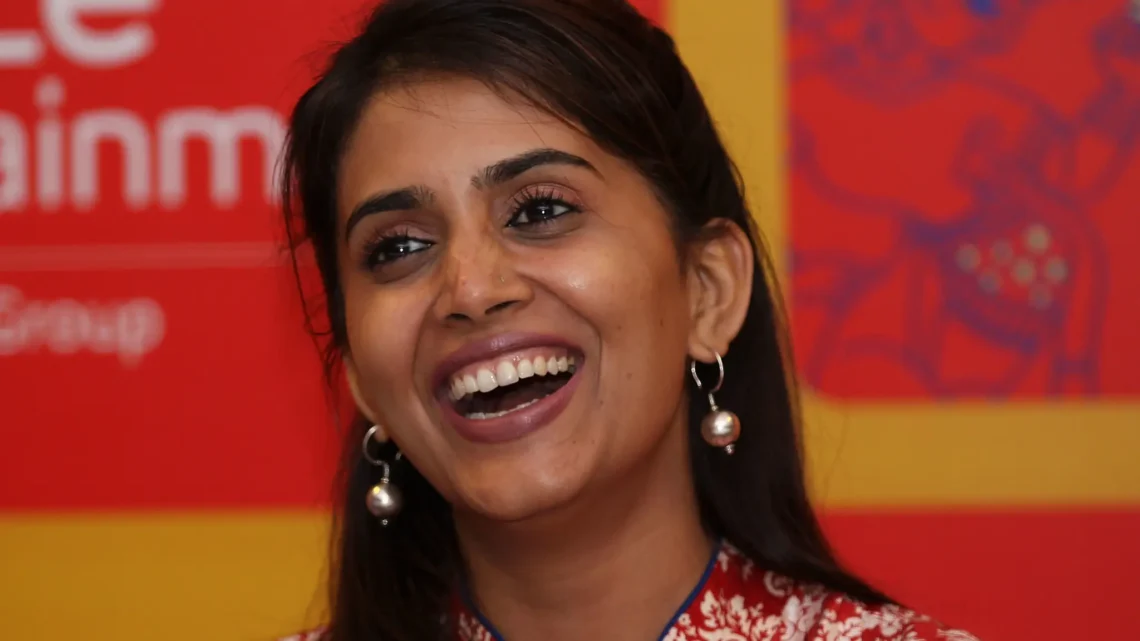 Sonali Kulkarni Biography: Net Worth, Age, Husband, Kid, Height, Movies, Books, Instagram