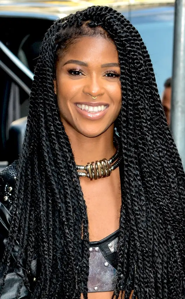 Simone Battle - Biography