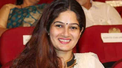 Resham Tipnis Biography: Parents, Age, Ex-Husband, Children, Height, Movies, TV Shows, Personal Life