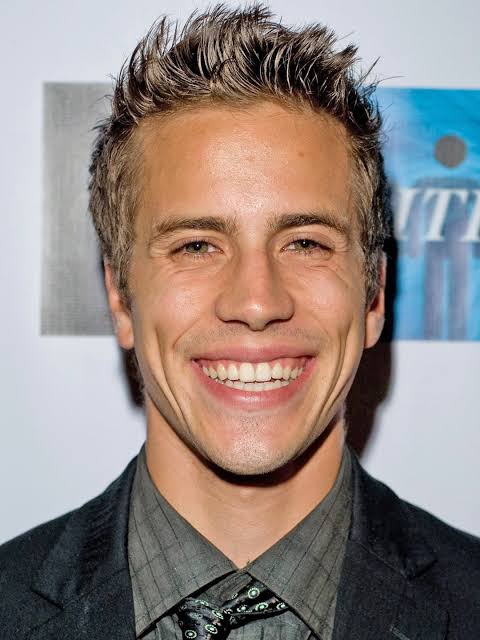 Escher Holloway Biography: Awards, Height, Net Worth, Ethnicity, Movies, Girlfriend, Age, Instagram