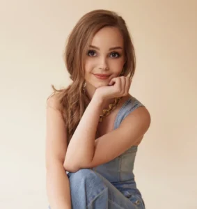 Savannah Lee Nassif - Biography