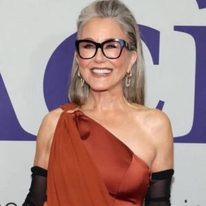 Mary McDonnell - Biography