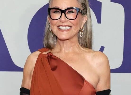 Mary McDonnell Biography: Net Worth, Divorce, Husband, Age, Height, Parents, Movies & TV Shows, Children