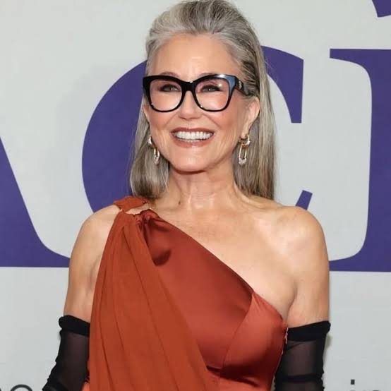 Mary McDonnell Biography: Net Worth, Divorce, Husband, Age, Height, Parents, Movies & TV Shows, Children
