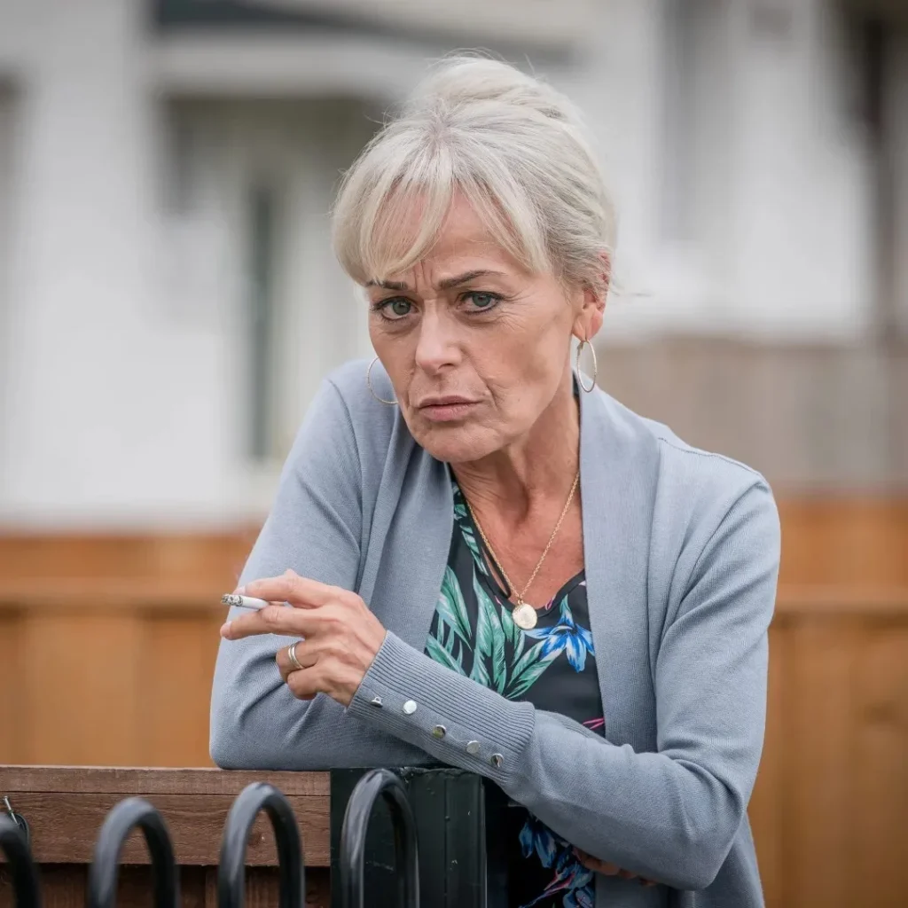 Tracie Bennett - Biography