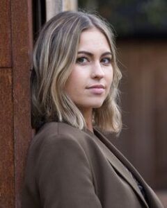 Rhiannon Clements - Biography