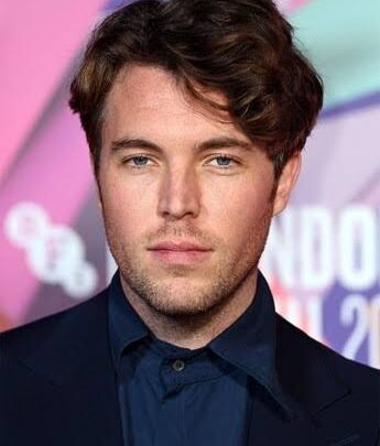 Tom Hughes Biography: Net Worth, Wife, Age, Height, Parents, Movies, TV Shows, Siblings, Nationality