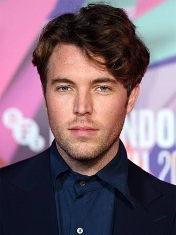 Tom Hughes Biography: Net Worth, Wife, Age, Height, Parents, Movies, TV Shows, Siblings, Nationality