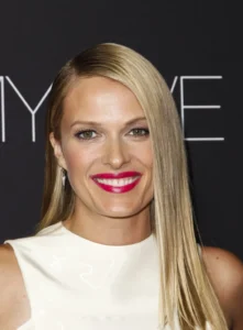Vinessa Shaw - Biography