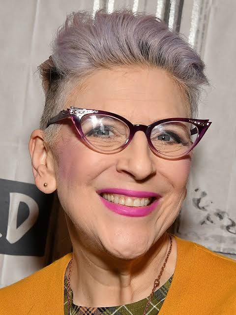 Lisa Lampanelli Biography: Husband, Age, Height, Net Worth, Parents, Comedy Albums, Divorce