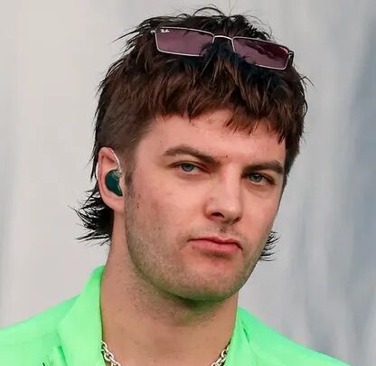 Grian Chatten Biography: Fiancée, Age, Height, Net Worth, Parents, Songs & Albums