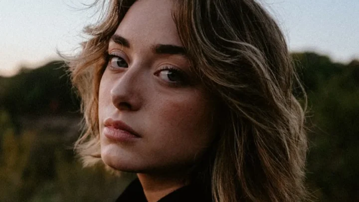Lucy Ellis Biography: Age, Height, Net Worth, Parents, Songs & Albums, Boyfriend