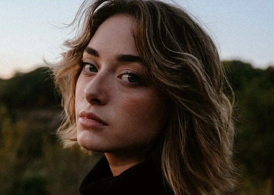 Lucy Ellis Biography: Age, Height, Net Worth, Parents, Songs & Albums, Boyfriend