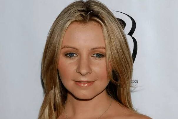 Beverley Mitchell Biography: Net Worth, Parents, Siblings, Awards, Husband, Songs, Movies, Age, Height, TV Shows, Children, TikTok