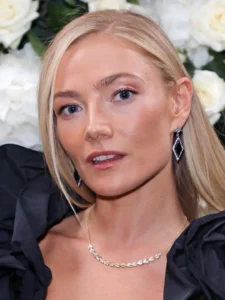Clara Paget - Biography