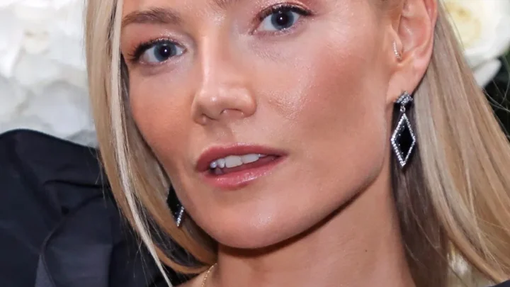 Clara Paget Biography: Instagram, Husband, Age, Height, Net Worth, Parents, Awards, Kids, Movies, TV Shows, Modelling