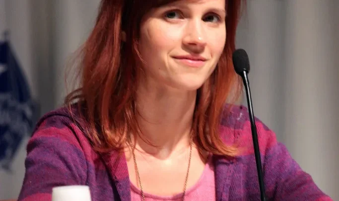 Julie McNiven Biography: Education, Husband, Age, Height, Net Worth, Kids, Movies & TV Shows, Parents, Instagram