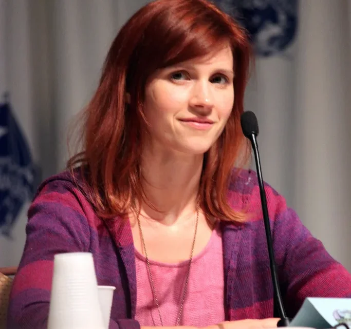 Julie McNiven Biography: Education, Husband, Age, Height, Net Worth, Kids, Movies & TV Shows, Parents, Instagram