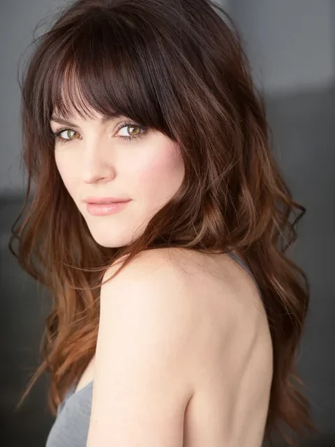 Lauren Bittner Biography: Height, Husband, Movies, Ethnicity, Age, Parents, Net Worth, Instagram