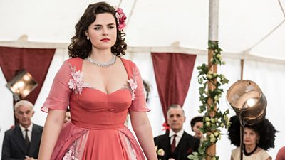 Emer Kenny Biography: Husband, Age, Height, Net Worth, Siblings, Kids, Movies & TV Shows, Awards, Instagram