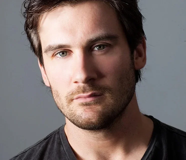 Clive Standen Biography: Wife, Height, Net Worth, Ethnicity, Movies, Instagram, Awards, Parents, Age