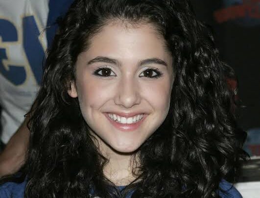 Hallie Eisenberg Biography: Real Name, Net Worth, Age, Height,  Parents, Boyfriend, Siblings, Movies, TV Shows, Instagram