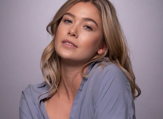 Rose Reid Biography: Boyfriend, Age, Net Worth, Parents, Siblings, Movies, Books, Height, Instagram