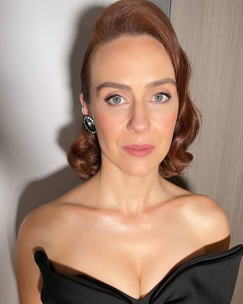 Roisin Gallagher - Biography